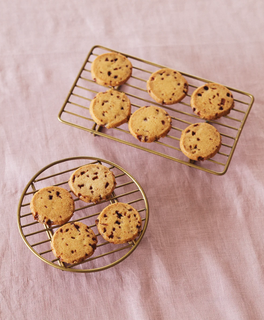 brass wire trivet